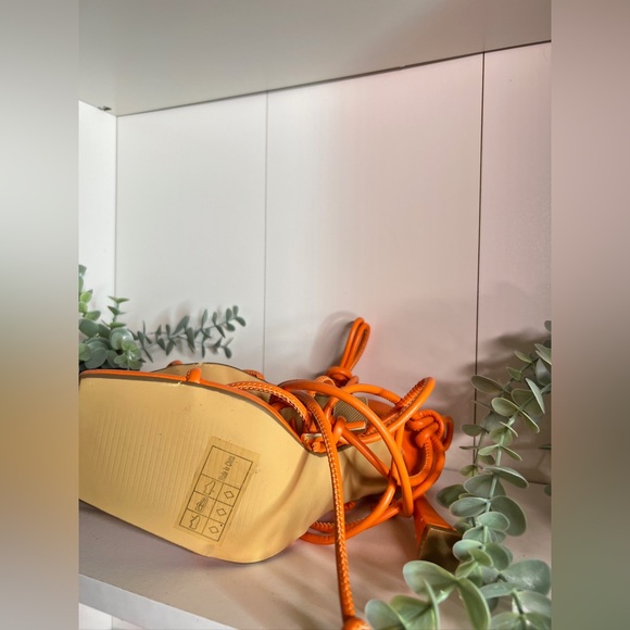 Orange strap heel size 9 us (no box) - Picture 2 of 4